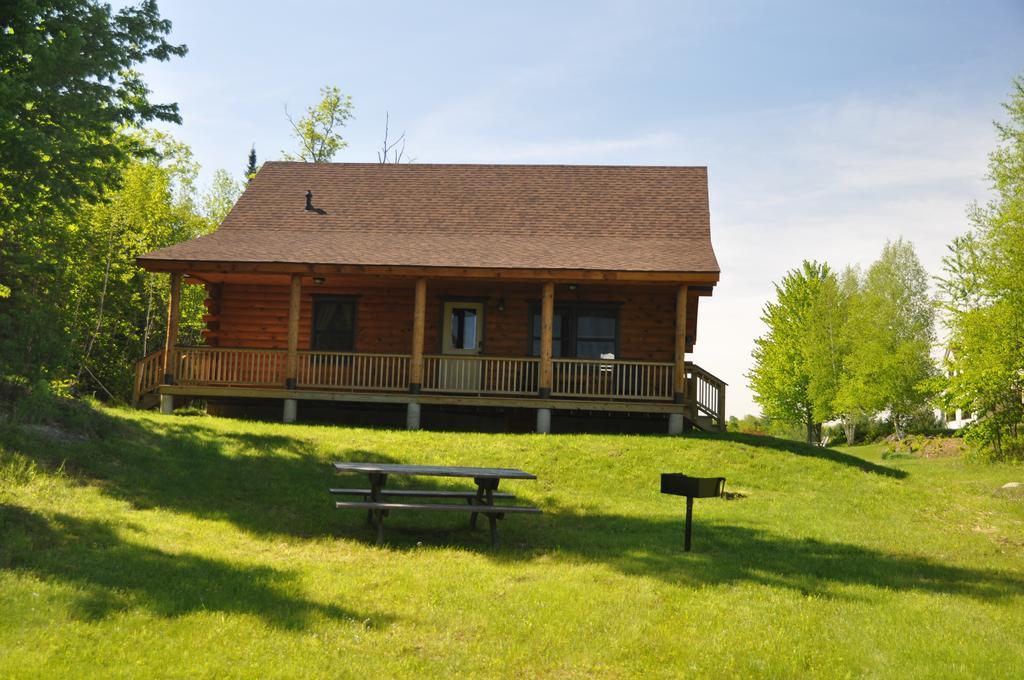 ホテル Muddy Moose Morrisville エクステリア 写真